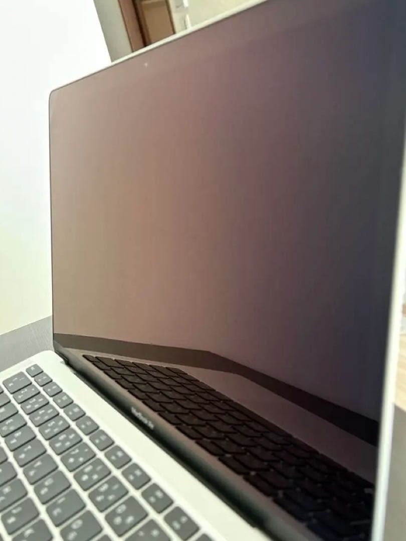 【Thu】MacBook/2020/13.3インチ/256GB/8GB