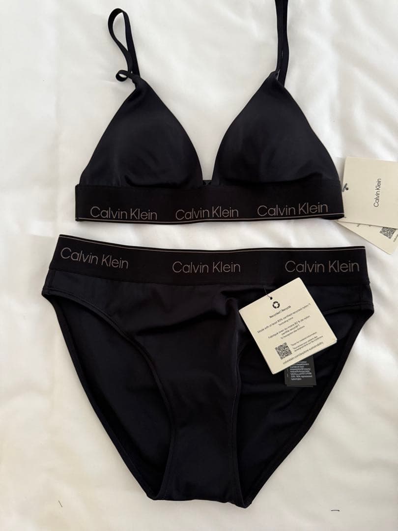 【アメリカ新作モデル】カルバンクライン水着　XSサイズ