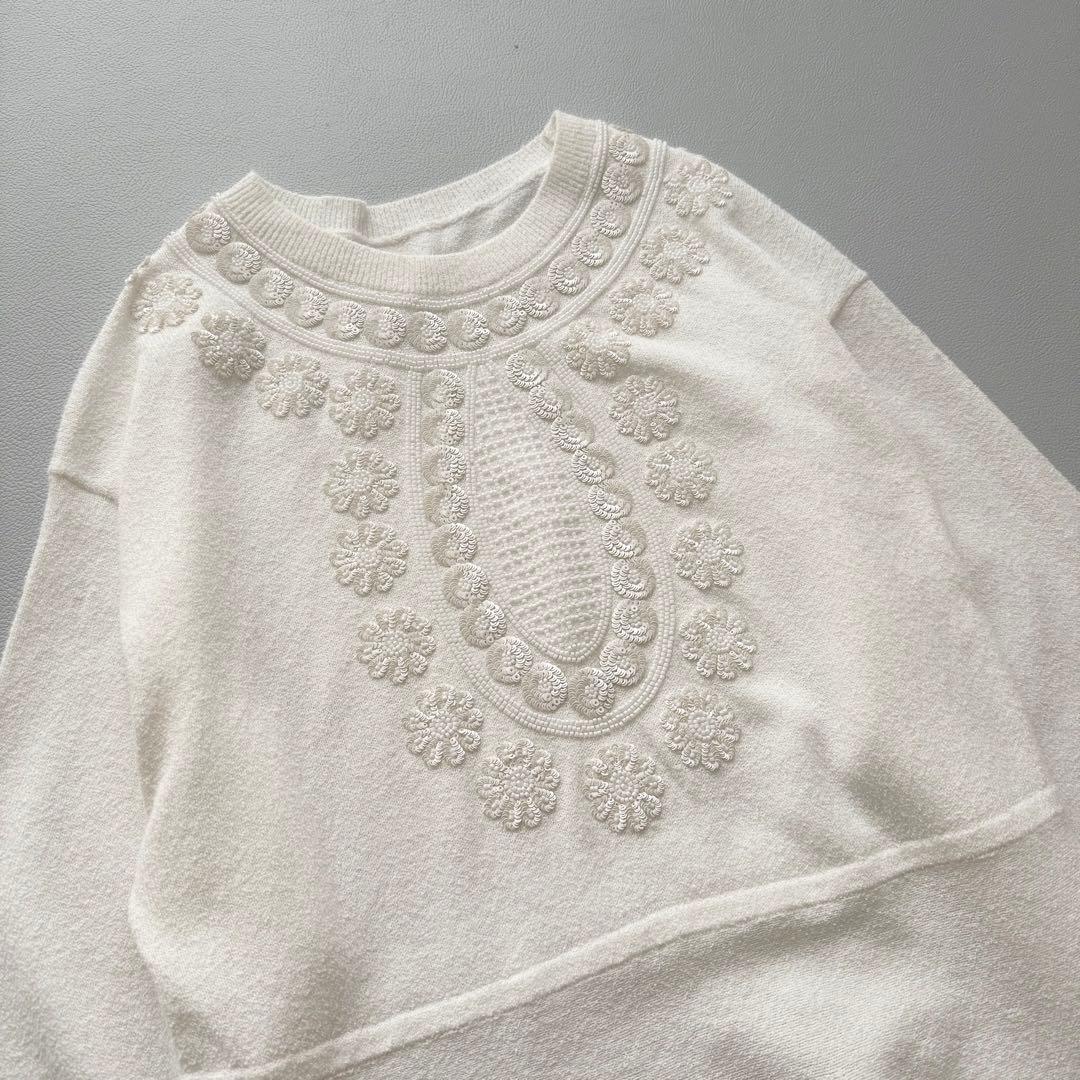 2024 グレースコンチネンタル　エスニック刺繍ニットワンピース