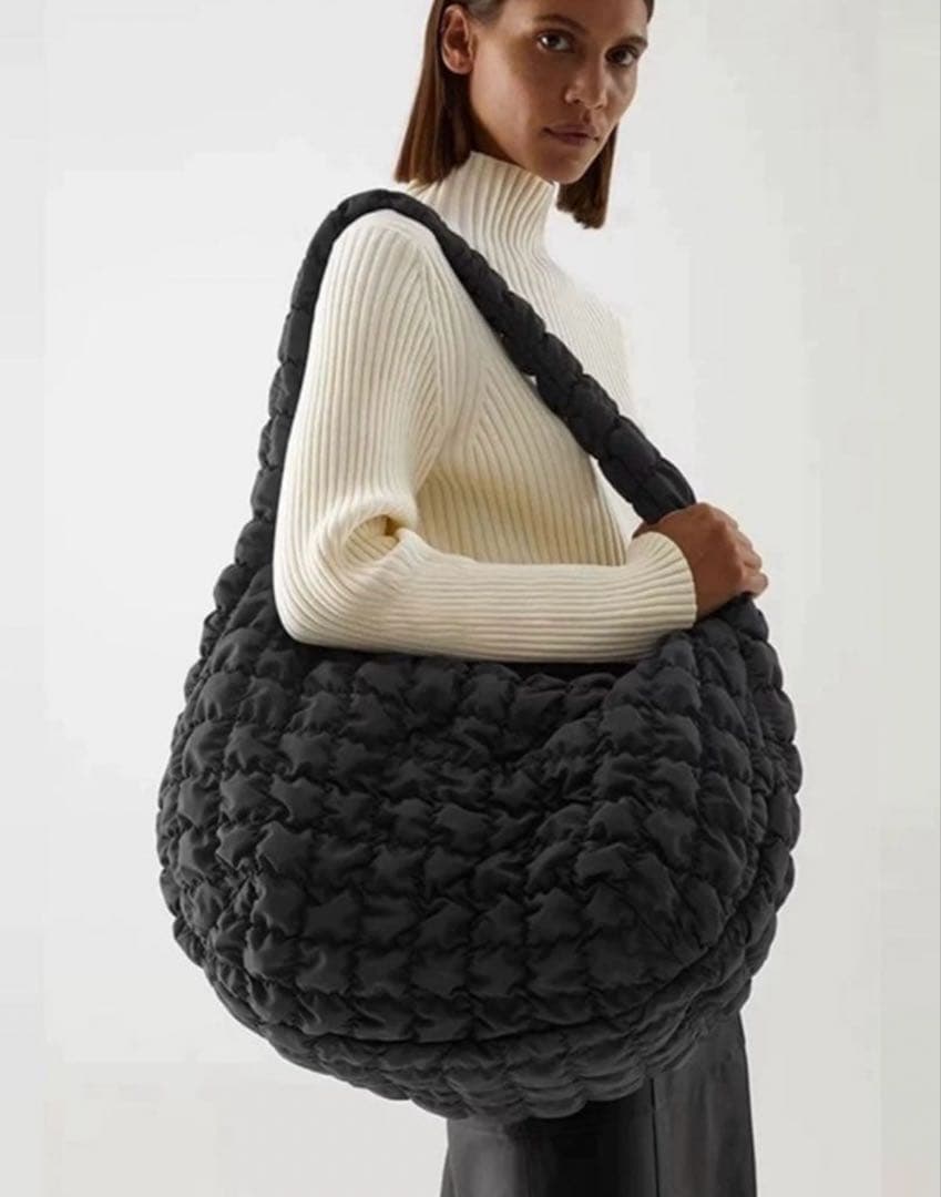新品/ COS オーバーサイズキルティングバッグ
