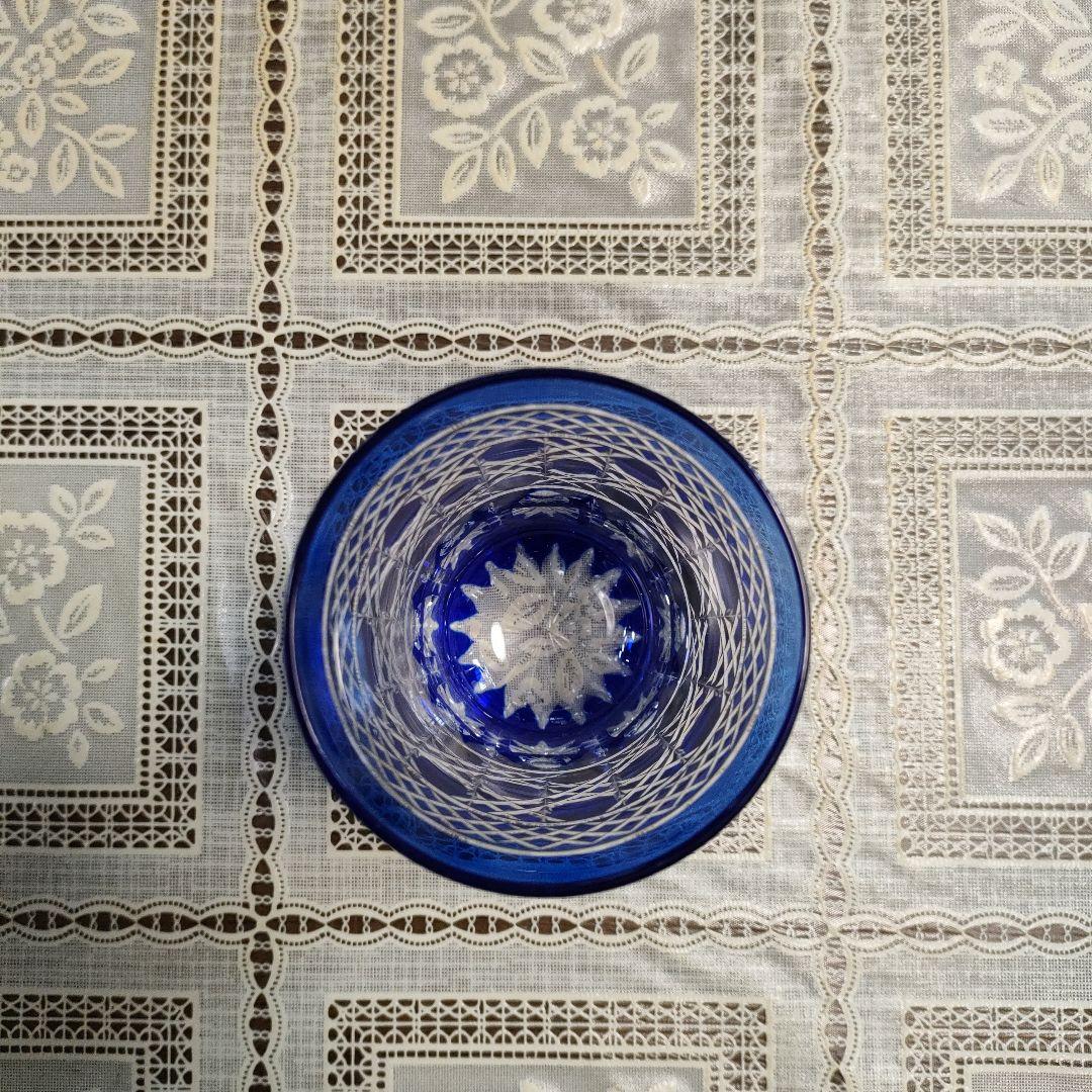 \"未使用\" ヤマザキガラス　薩摩切子　藍色　矢来、籠目　菊透かし紋　水割りグラス