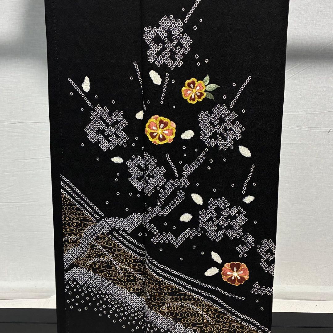 D142 訪問着　絞り　桜刺繍　枝垂れ桜　黒地　正絹　着物　袷　美品