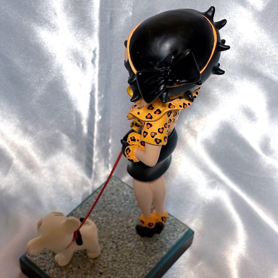 【ベティ・ブープ】BettyBoopフィギュア/激レア/希少/可愛い/愛犬の散歩