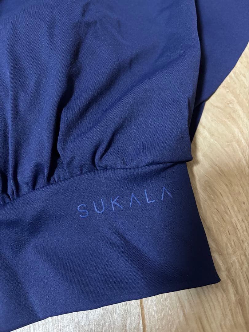 SUKALA ブラトップ付きバルーンカシュクールトップス　ヨガ・ピラティスウェア