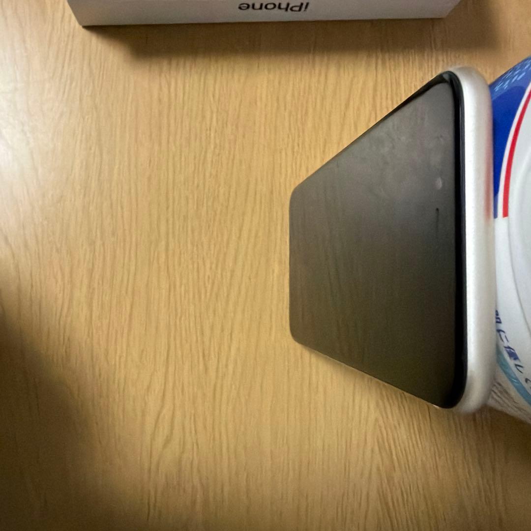 iPhone se 第三世代　スターライト　64GB