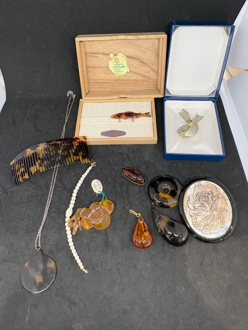 べっ甲製 魚型ペンダントネックレス 木箱付き