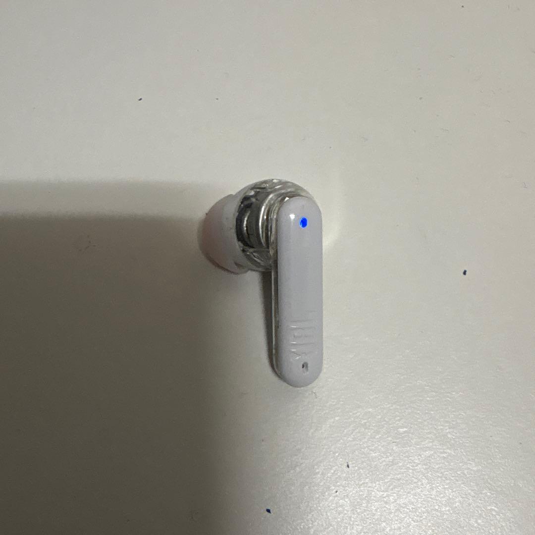 JBL ワイヤレスイヤホン ホワイト 充電ケース付き