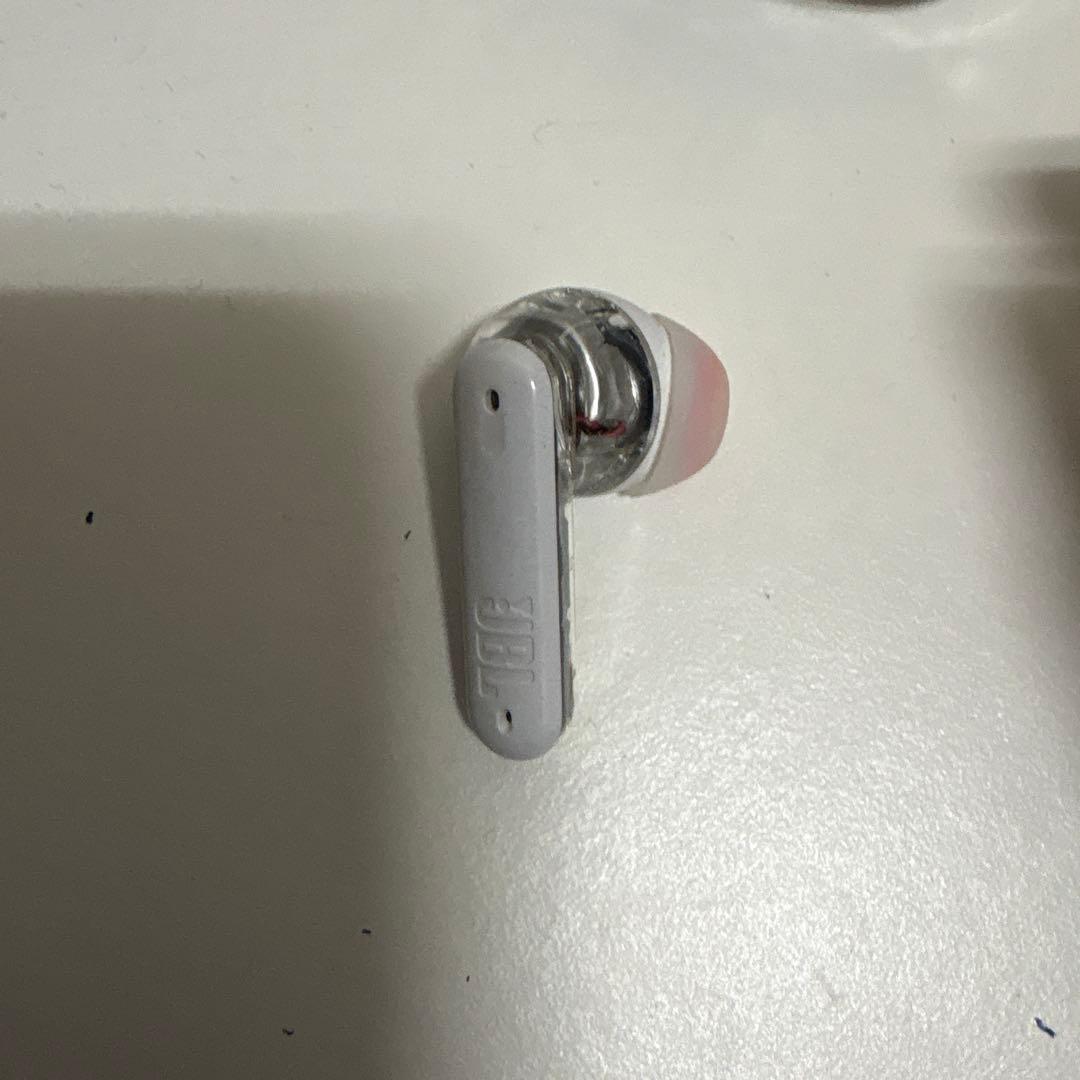 JBL ワイヤレスイヤホン ホワイト 充電ケース付き