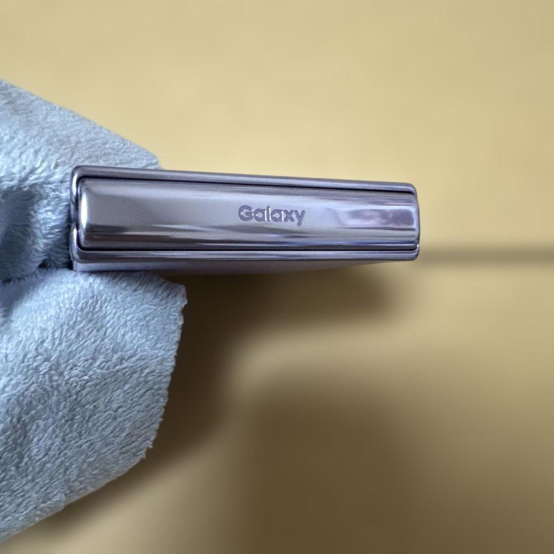 Galaxy Z Flip4 ボラパープル