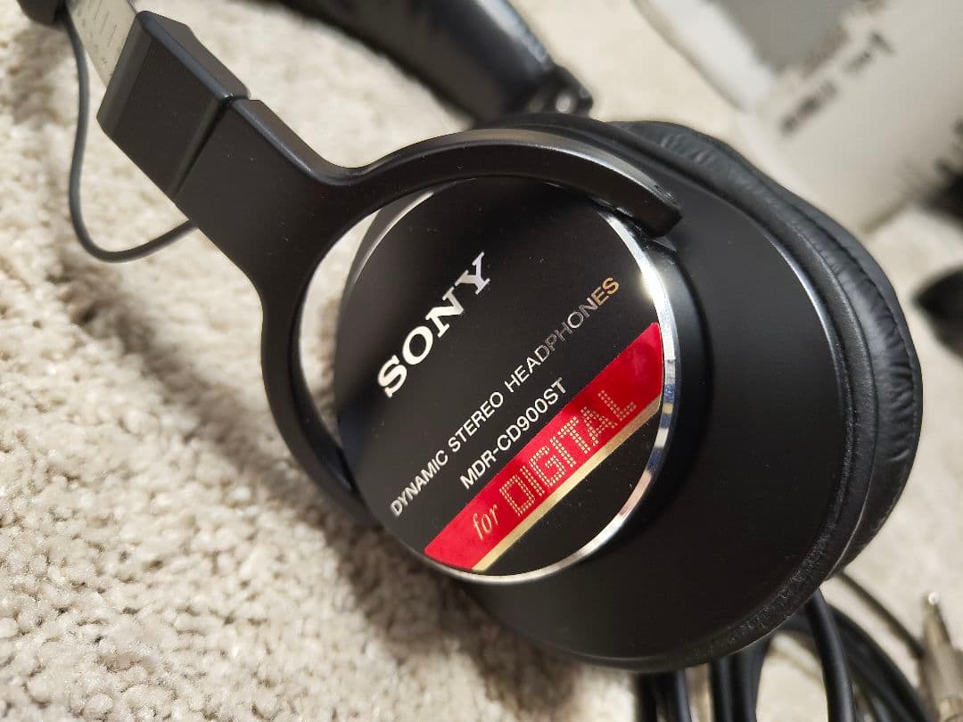 ヘッドホン SONY MDR-C900ST