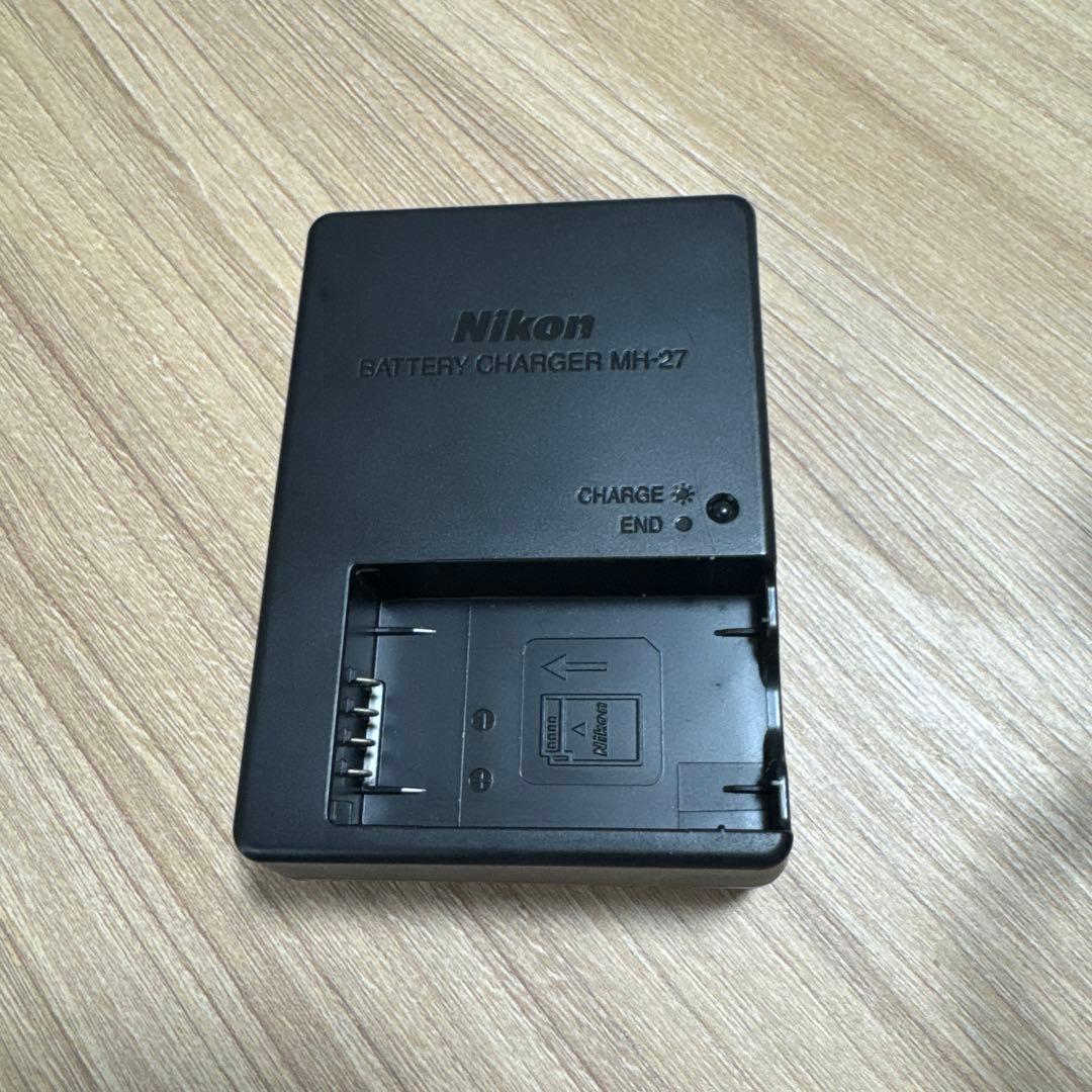 Nikon 1 J1 レッド デジタルカメラ 10-30mmレンズ付き