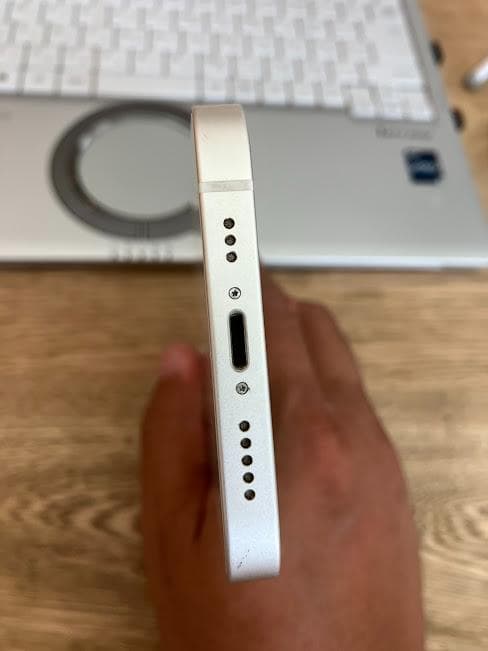 m*i様 美品☆Apple iPhone 13 ホワイト 本体