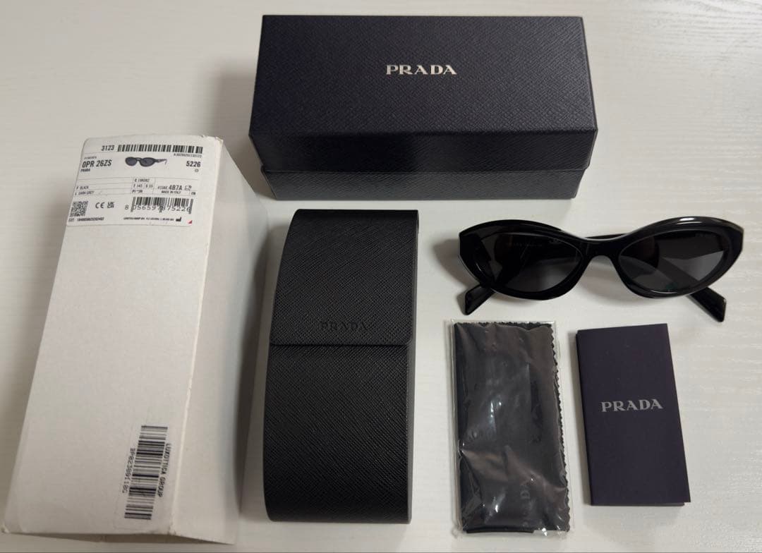 aespaカリナ着用 PRADA サングラス