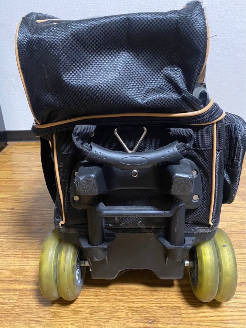 DV8 3個入りカードバッグ