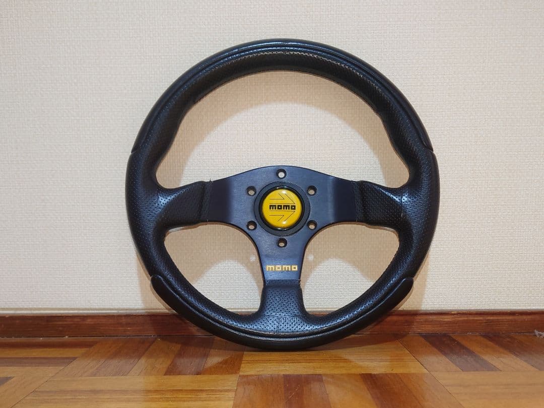 momo ステアリング 30パイ