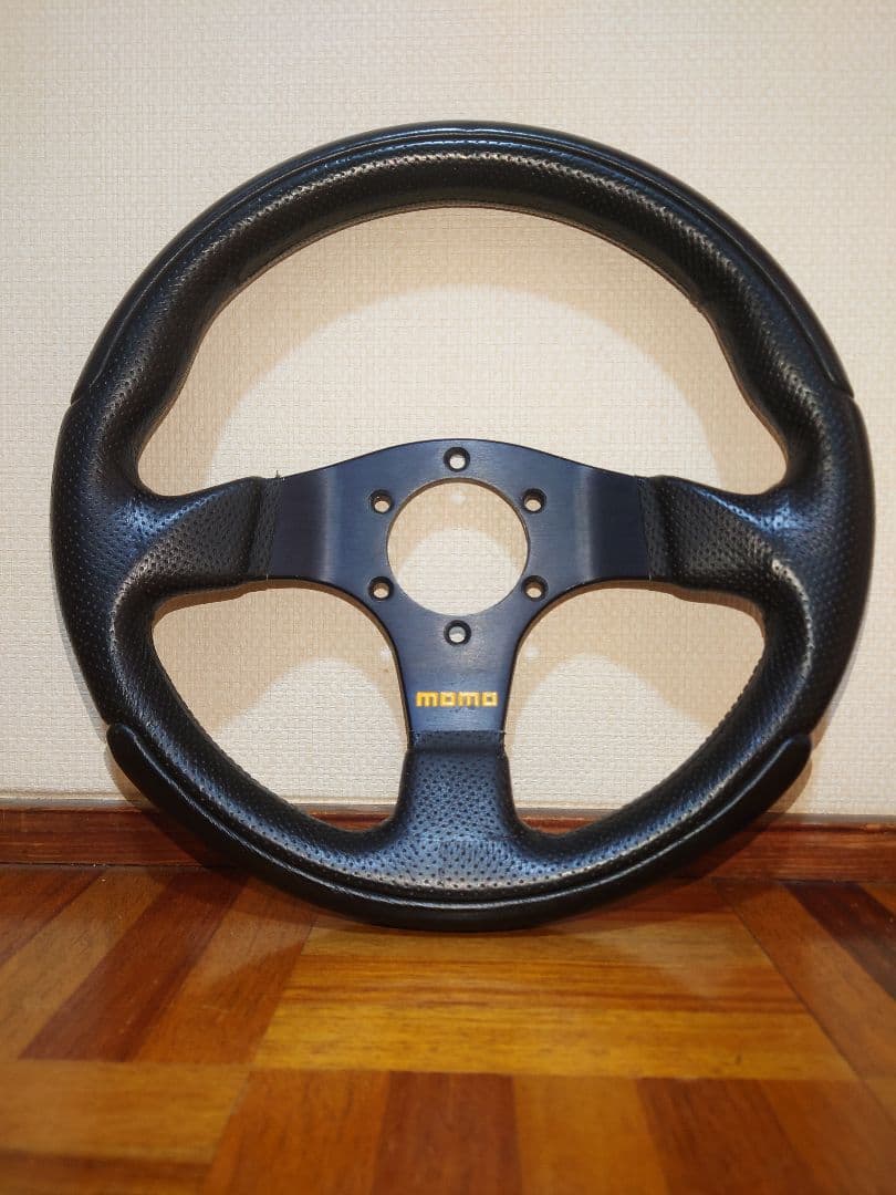 momo ステアリング 30パイ