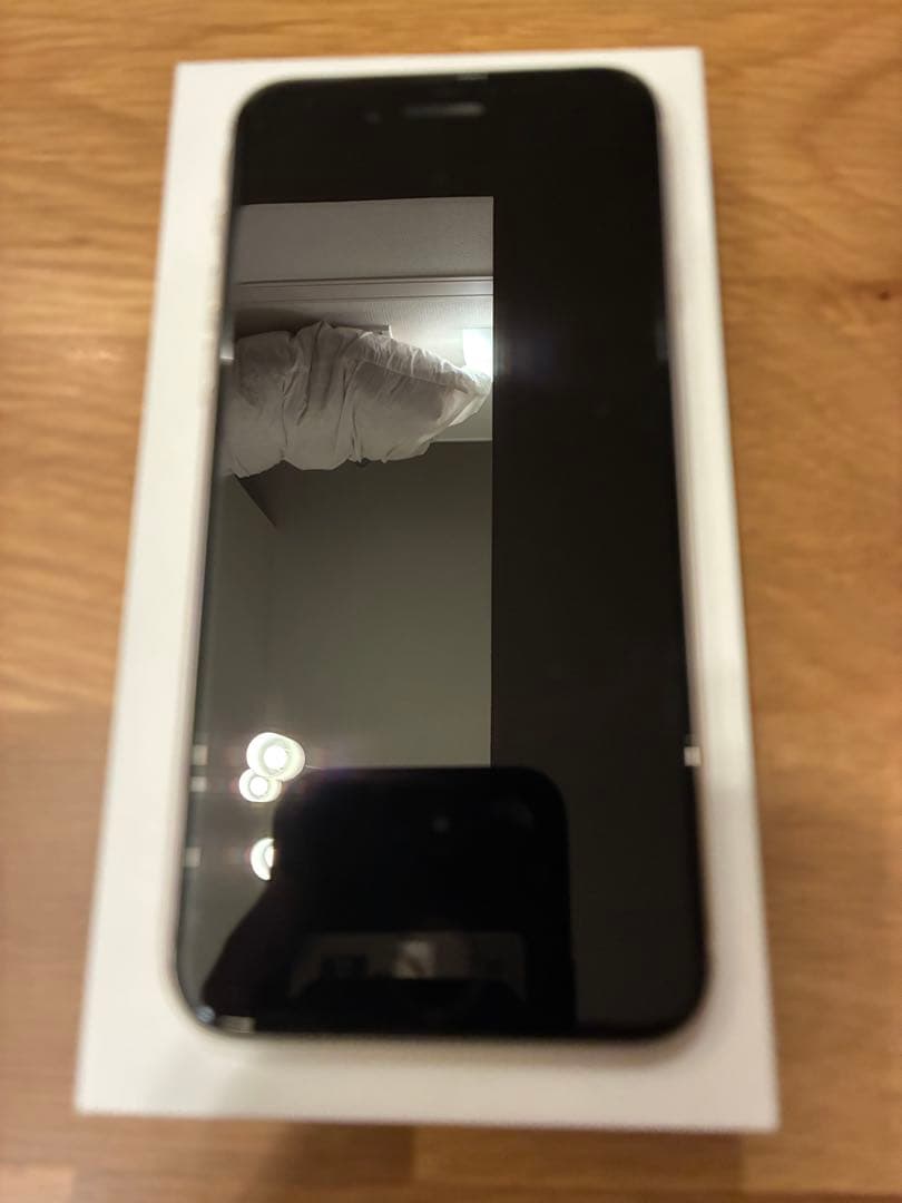 Apple iPhone SE 第3世代　64GB美品SIMフリースターライト