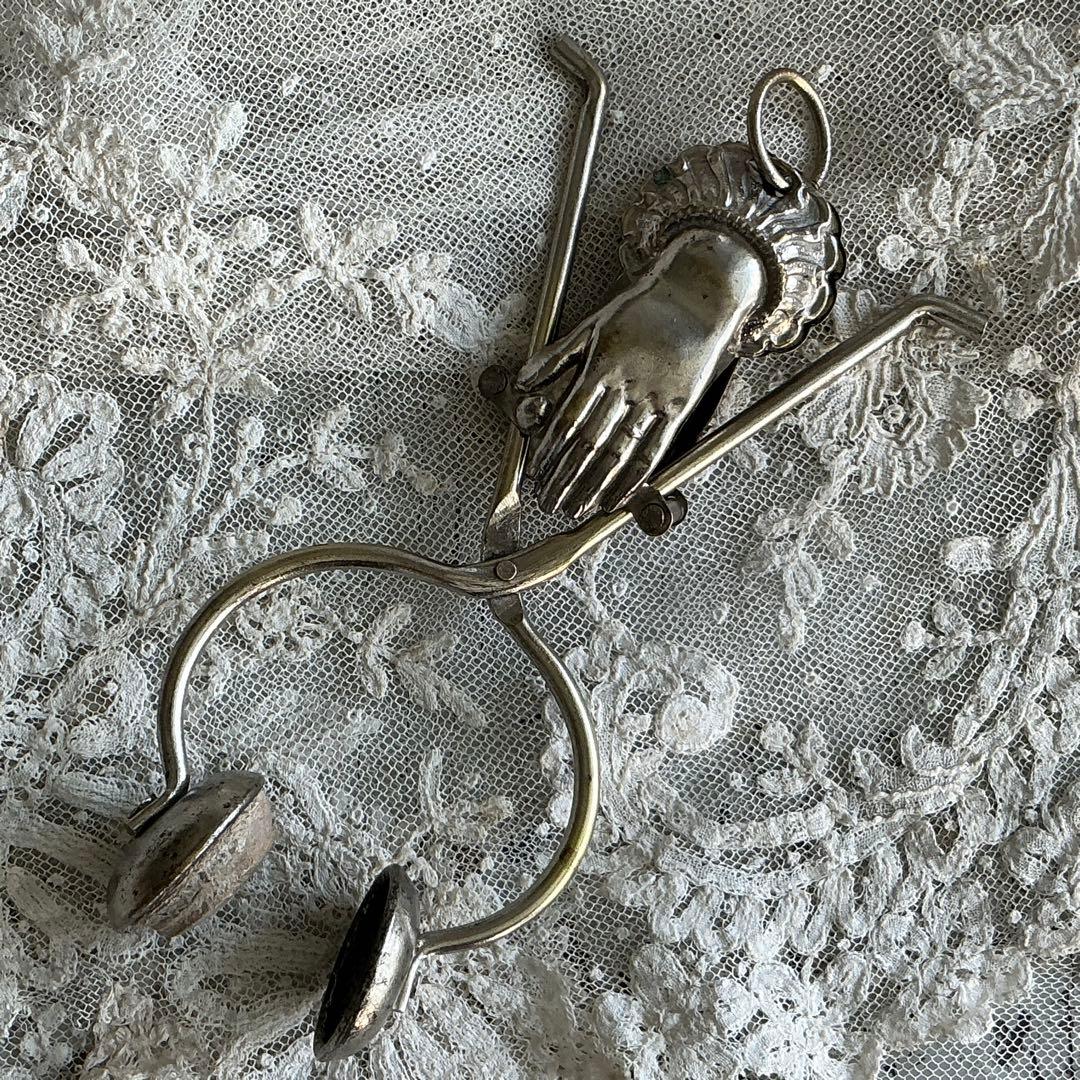 【超希少】１９世紀　フランスアンティーク　リフタークリップ　ハンドモチーフ