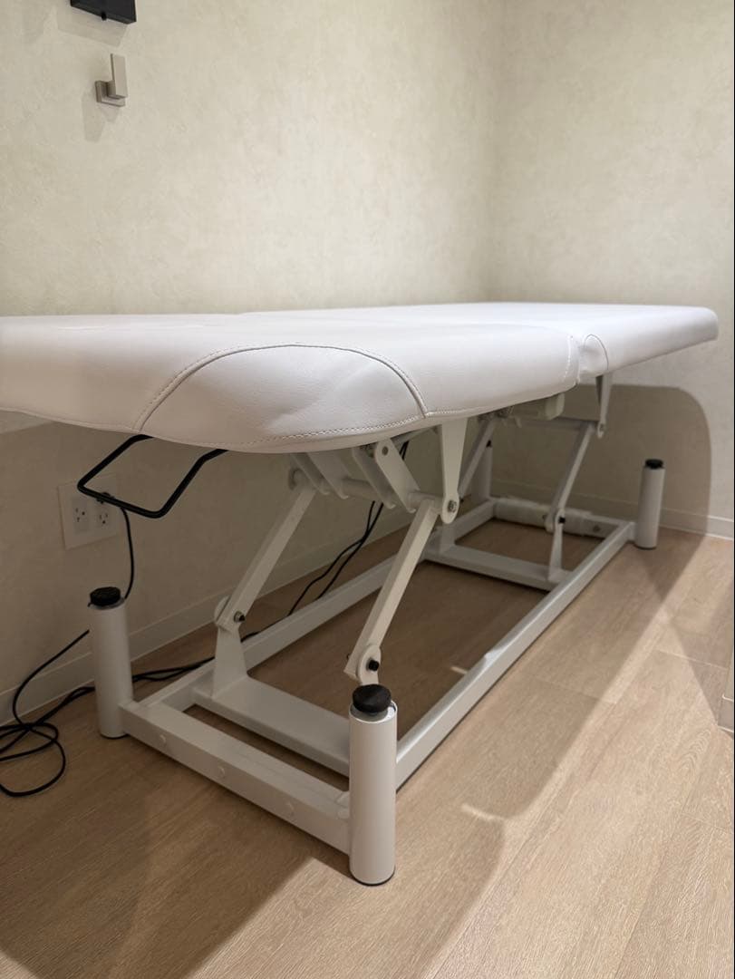 ホワイト マッサージテーブル 調整可能