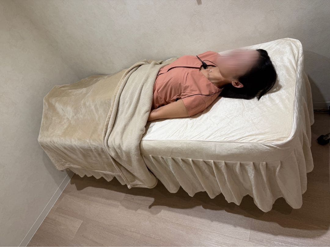 ホワイト マッサージテーブル 調整可能