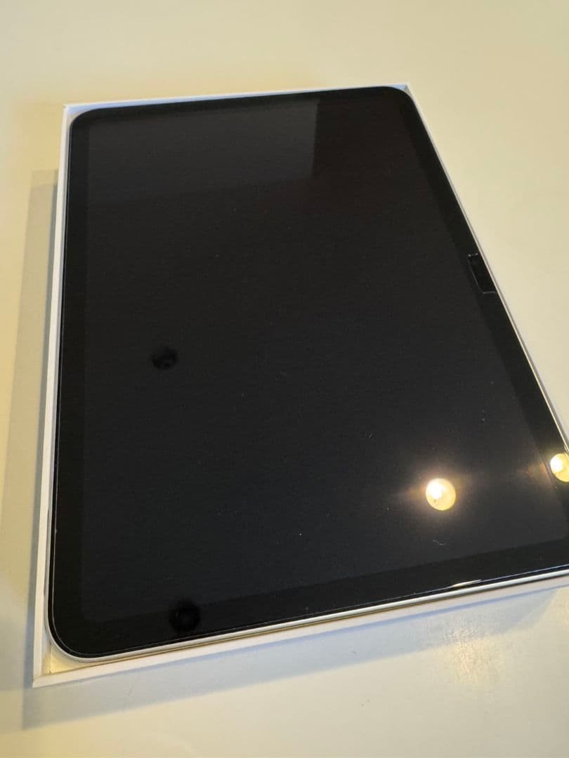 11世代 iPad 本体 (A16）wi-fi 128GB シルバー.フィルム付