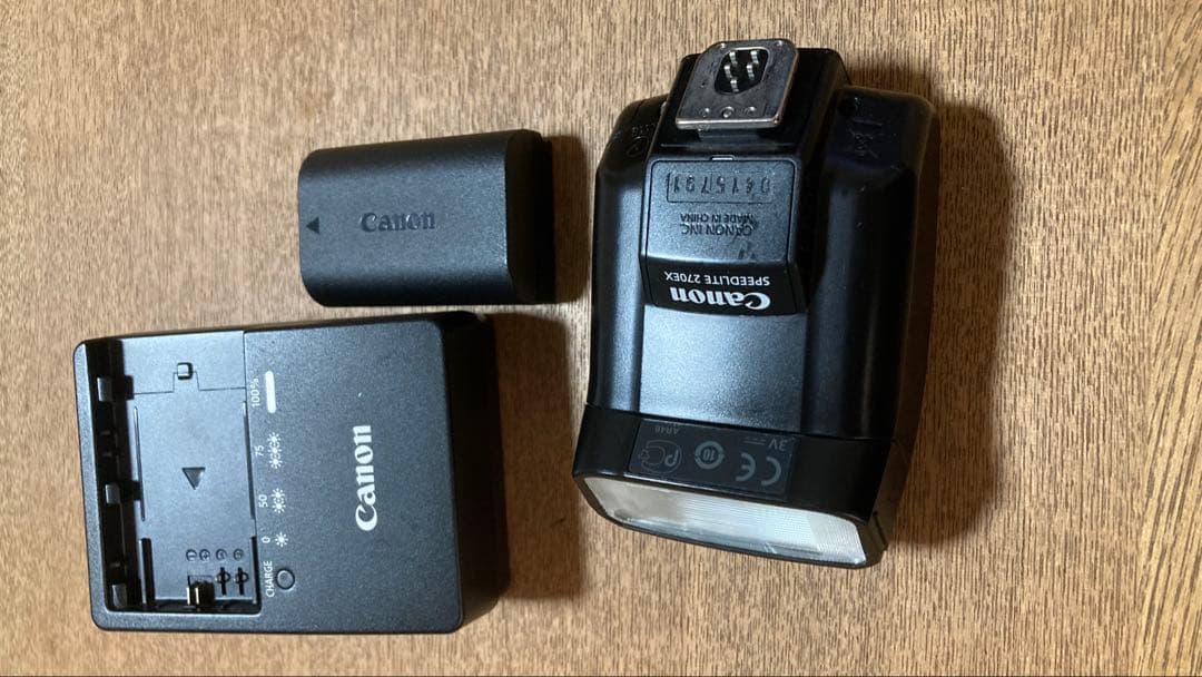 Canon EOS 80D デジタル一眼レフカメラ　レンズ、ストロボセット