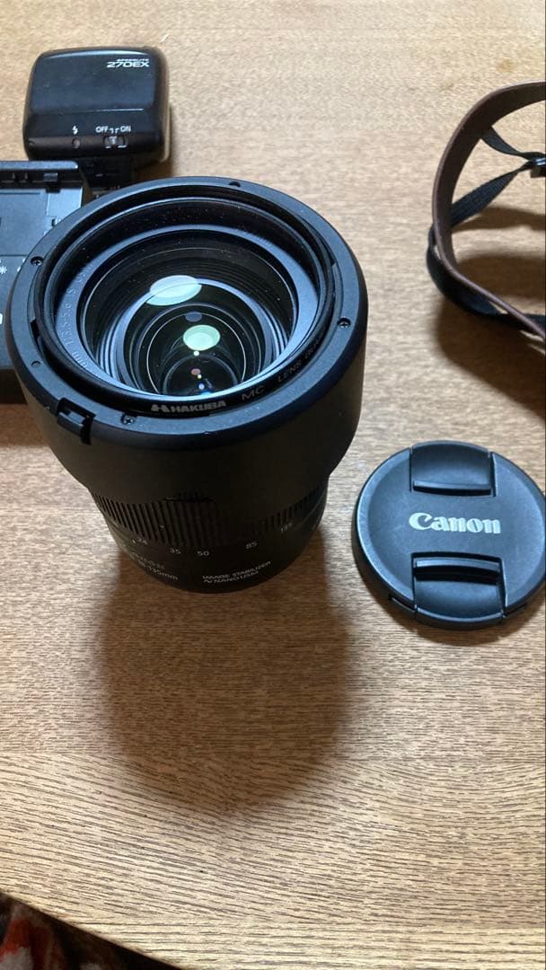 Canon EOS 80D デジタル一眼レフカメラ　レンズ、ストロボセット