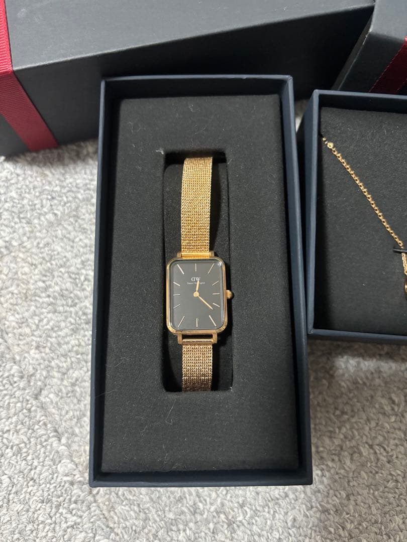 Daniel Wellington ゴールド時計とブレスレット、ネックレスセット