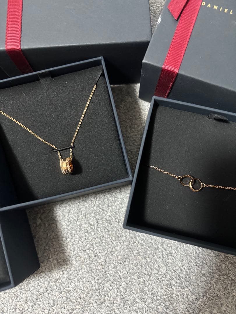 Daniel Wellington ゴールド時計とブレスレット、ネックレスセット