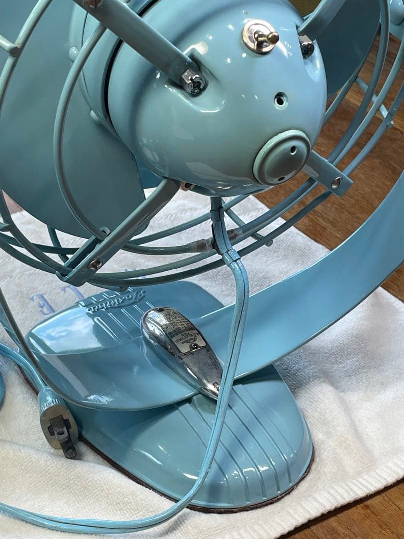 Toshibaレトロ扇風機　陽に向かう燕・向日葵のイメージデザインecoで涼しく