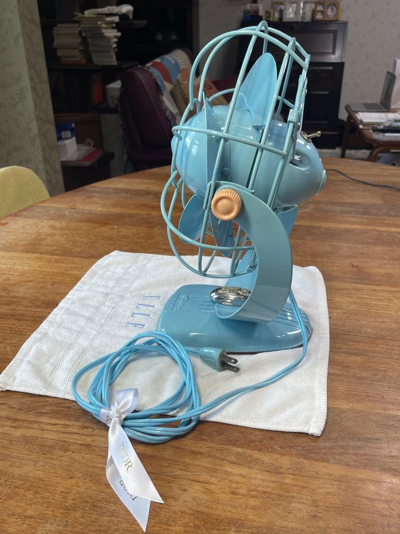 Toshibaレトロ扇風機　陽に向かう燕・向日葵のイメージデザインecoで涼しく