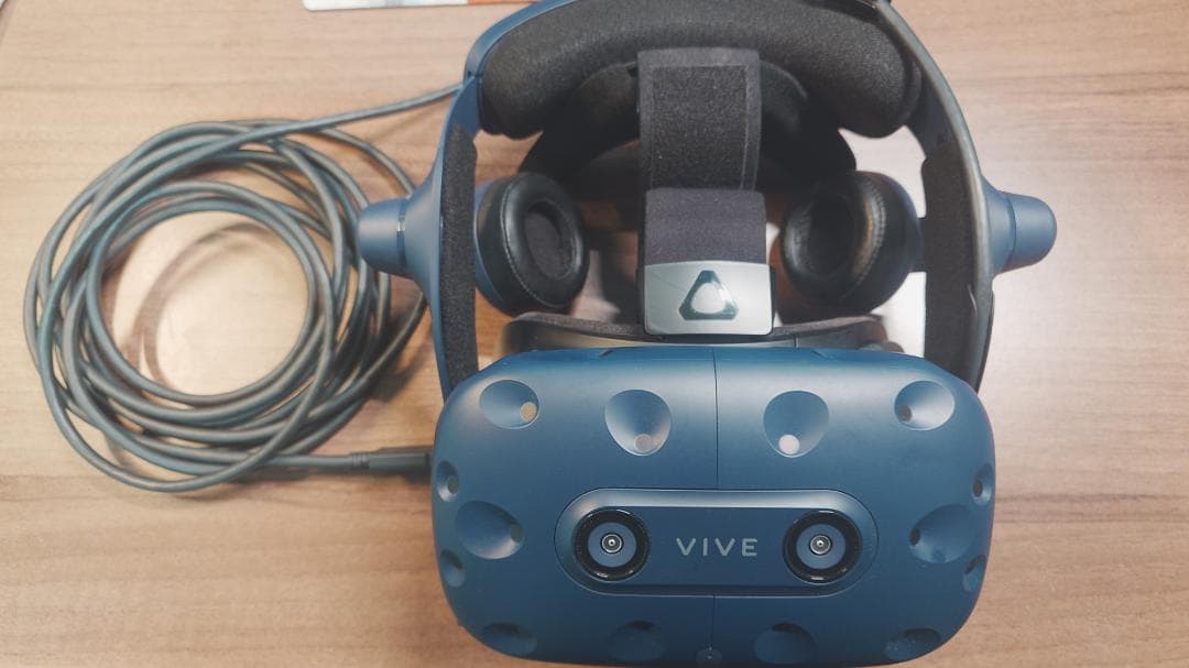 HTC VIVE Pro ＋ VIVE Tracker 2018 ×3台