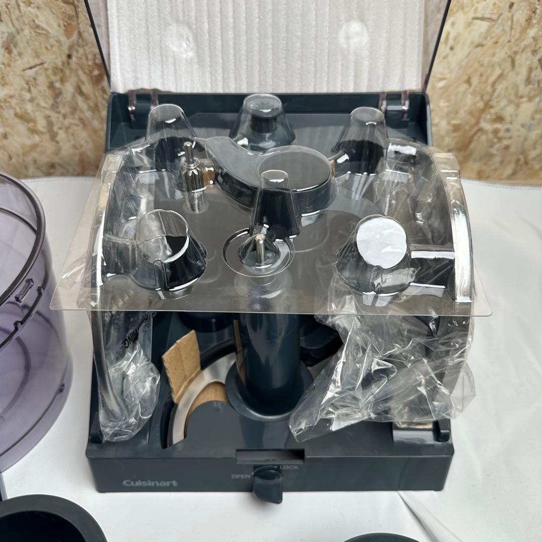 未使用品 クイジナート 13カップ フードプロセッサー CFP-26SVPCJ