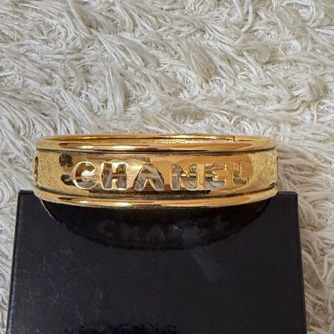 ☆極美品☆CHANEL シャネル　バングル　ゴールド　ブランドロゴ