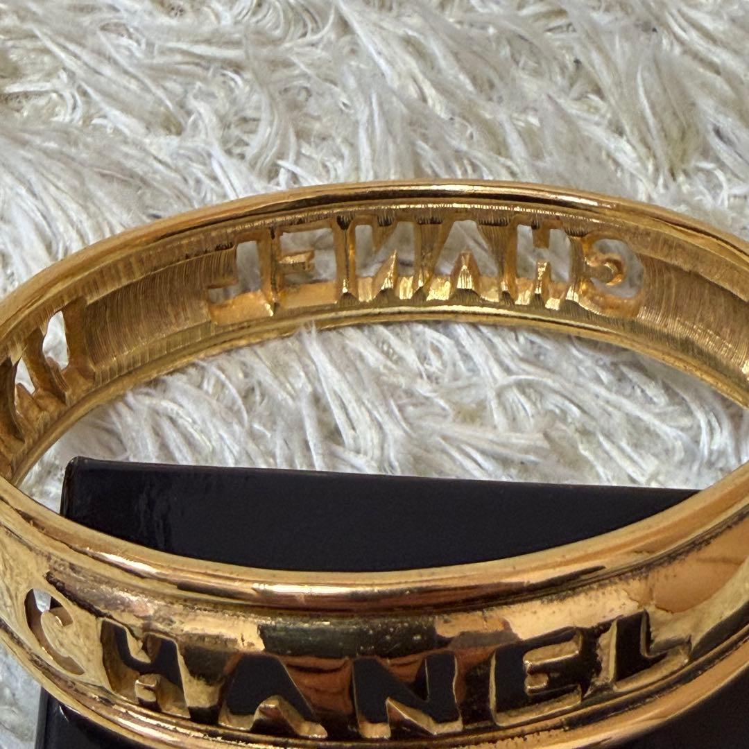 ☆極美品☆CHANEL シャネル　バングル　ゴールド　ブランドロゴ