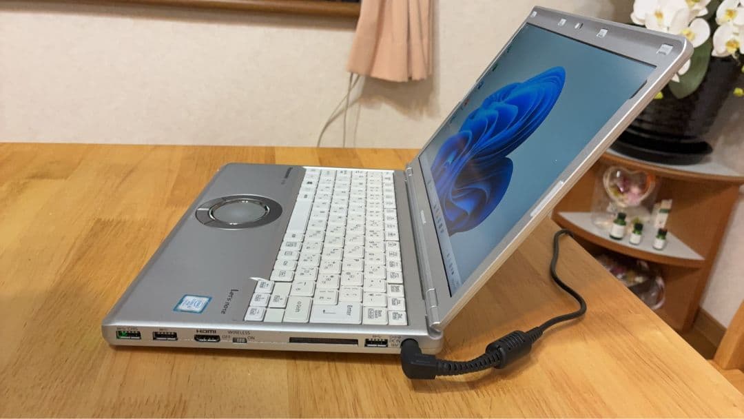 人気☆レッツノート CF-SZ6　i5-7300/メモリ８GB SSD256GB