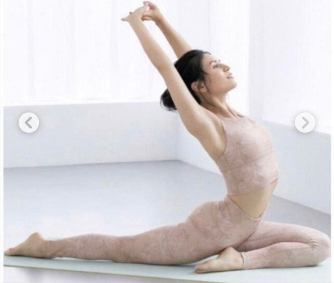 8/15限定値下げ！SUKALA ペイントロングブラトップ＆レギンス　Lサイズ