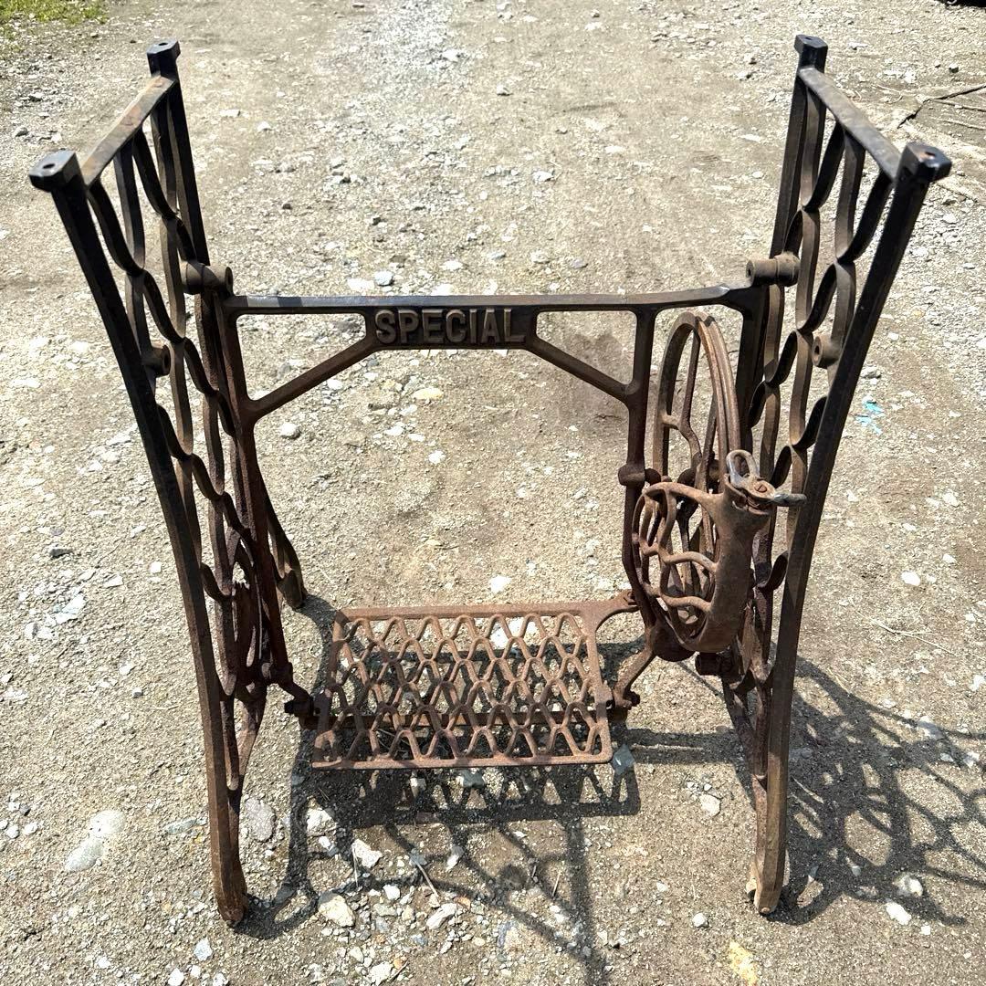 ＆激レア SPECIAL足踏みミシン ミシン脚 網目 古鉄 アンティーク 現状品