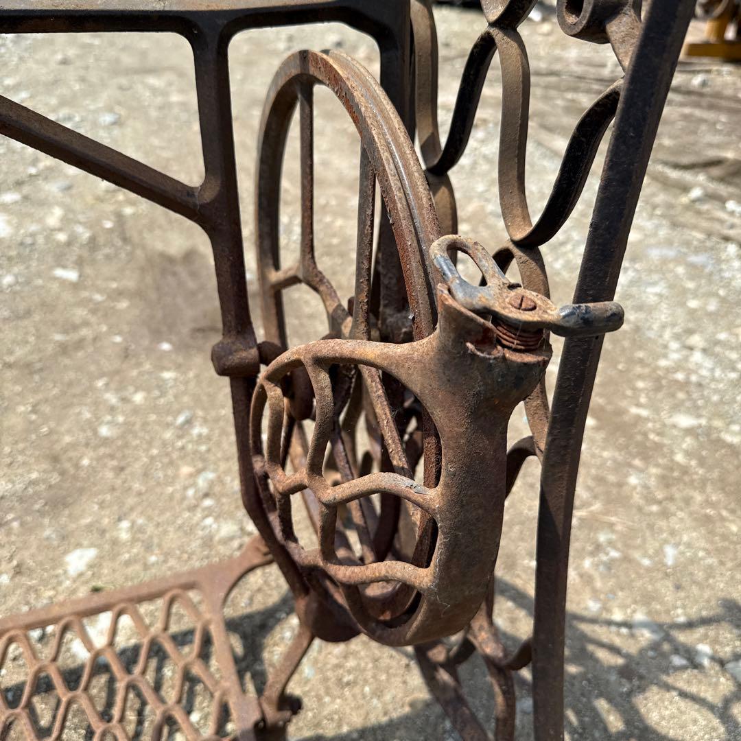 ＆激レア SPECIAL足踏みミシン ミシン脚 網目 古鉄 アンティーク 現状品