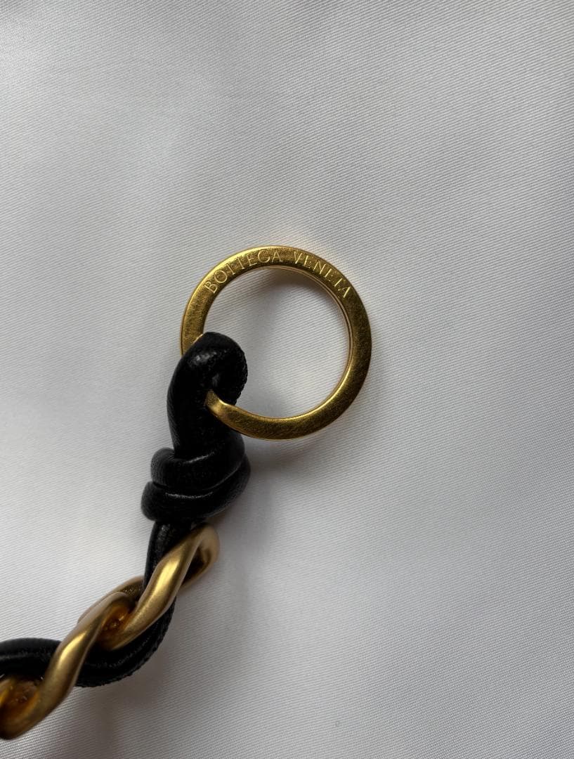 新品【BOTTEGA VENETA】レザー×チェーン編み込みキーリング