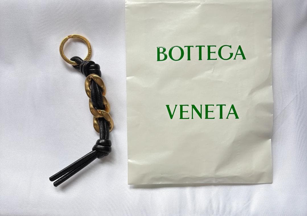 新品【BOTTEGA VENETA】レザー×チェーン編み込みキーリング