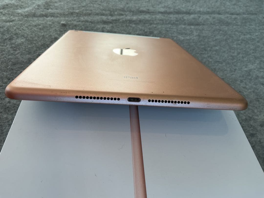 Apple iPad 第6世代本体 + Apple Pencil + キーボード