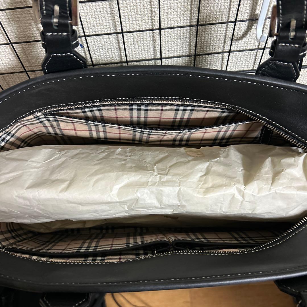 Burberryブラックレザービジネスバッグ