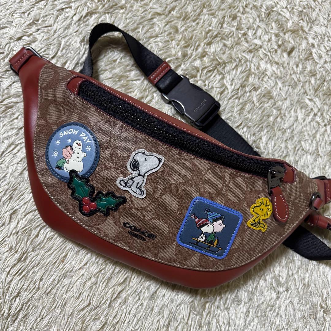 コーチ　ウエストポーチ　スヌーピー　コラボ　シグネチャー　斜め掛け　ボディバッグ