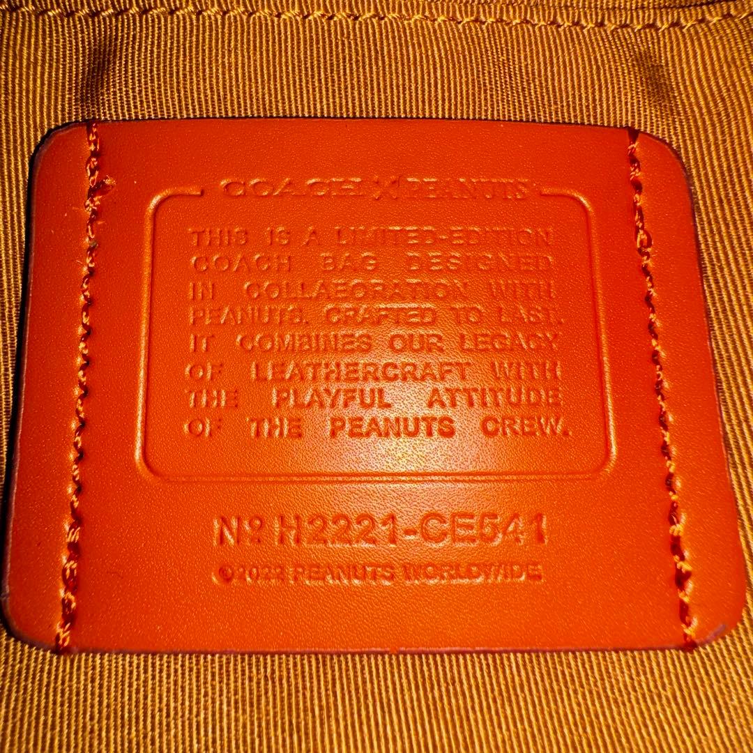 コーチ　ウエストポーチ　スヌーピー　コラボ　シグネチャー　斜め掛け　ボディバッグ
