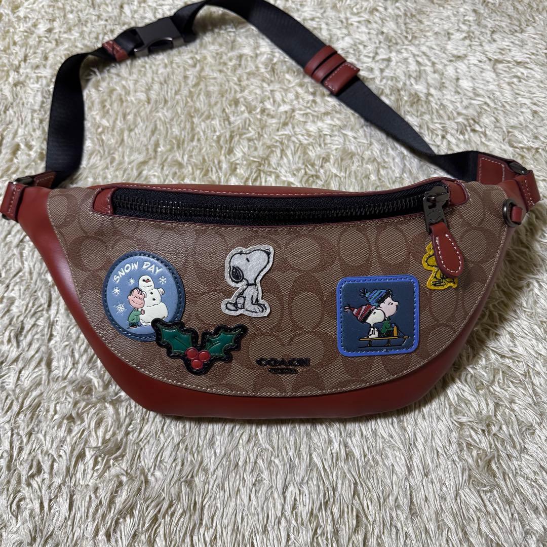 コーチ　ウエストポーチ　スヌーピー　コラボ　シグネチャー　斜め掛け　ボディバッグ