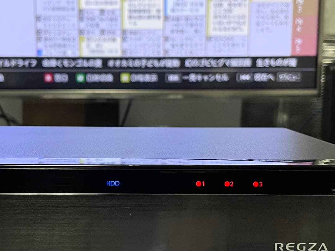 7チューナータイムシフトマシン　レグザ　ブルーレイレコーダー　DBR-M2008