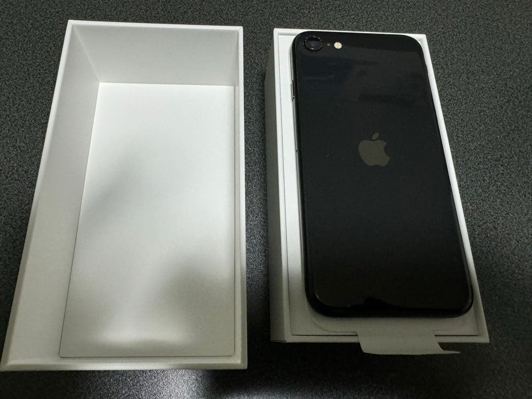 iPhone SE (第2世代) ブラック 本体　SoftBank版　128GB
