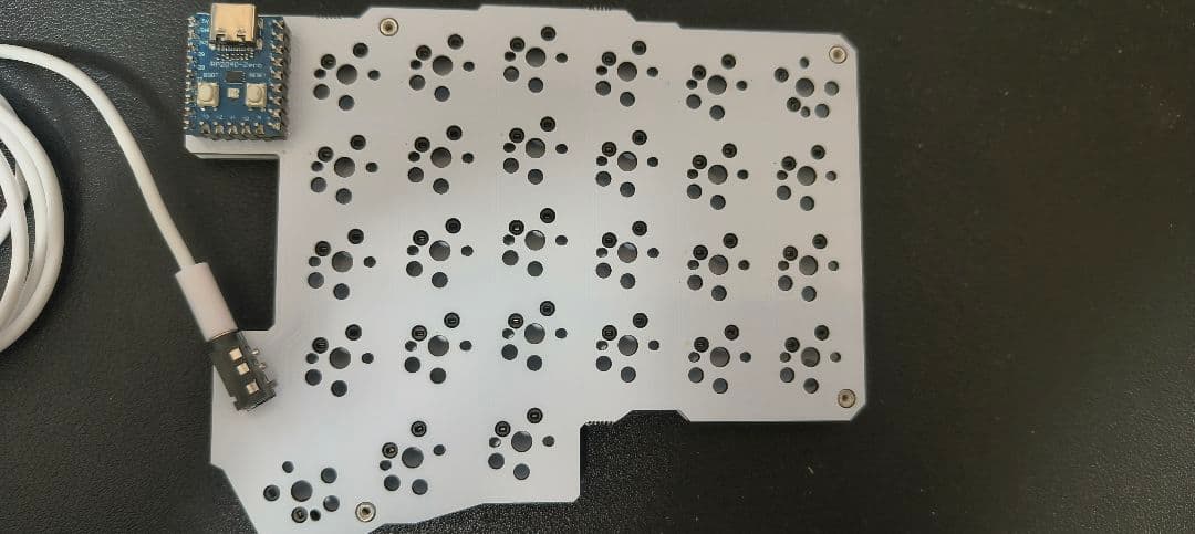 分割型キーボード　無刻印　ホワイト