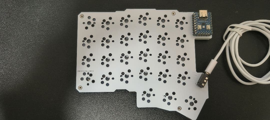 分割型キーボード　無刻印　ホワイト